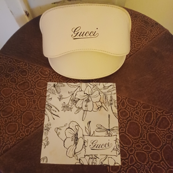 White gucci sunglass case - Picture 1 of 7